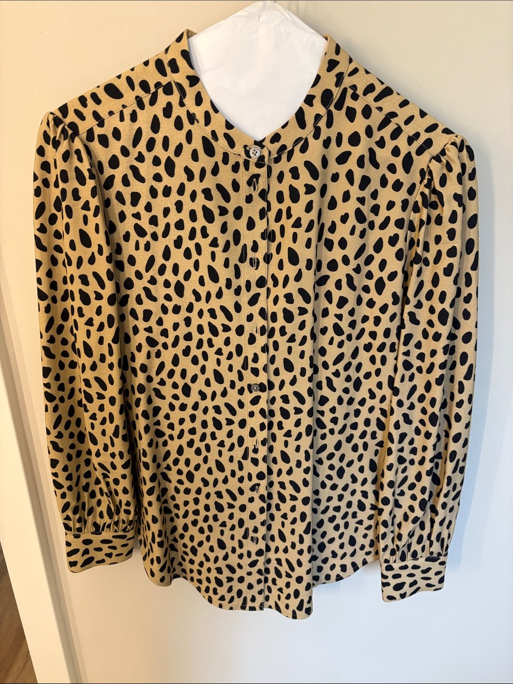 UNTUCKit Beige and Black Leopard Print Button-Front Blouse